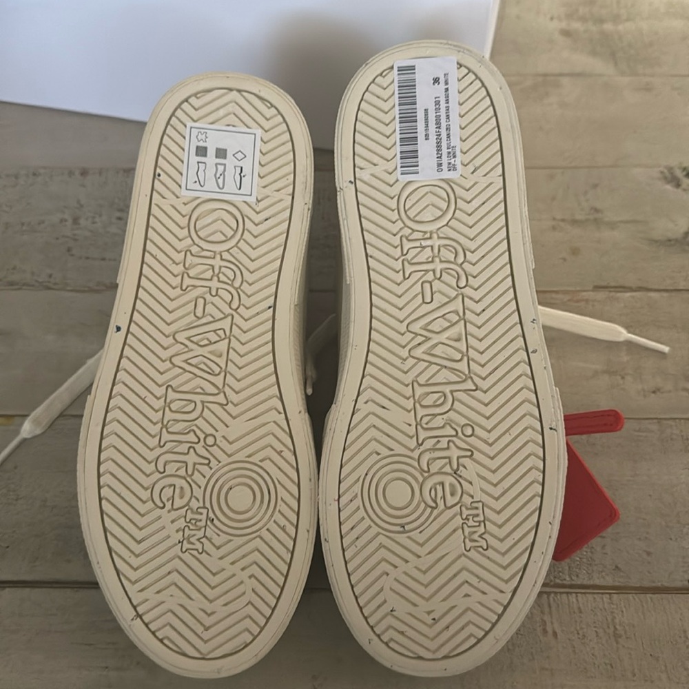 Off-White - Picture 7 of 9